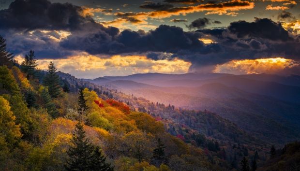Scenic photo of the Great Smoky Mountains National Park, one of the best national parks